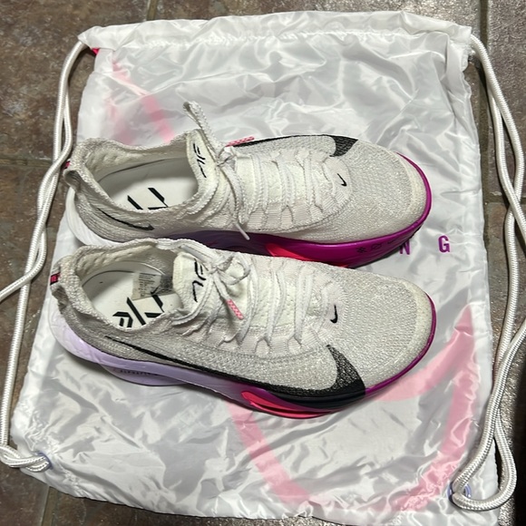 Nike Alphafly - Picture 2 of 6